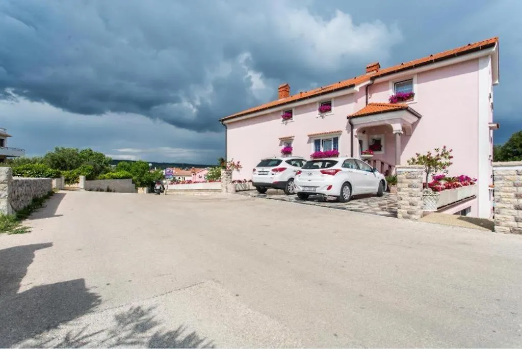 Apartment Apartman Naomi Krk Town