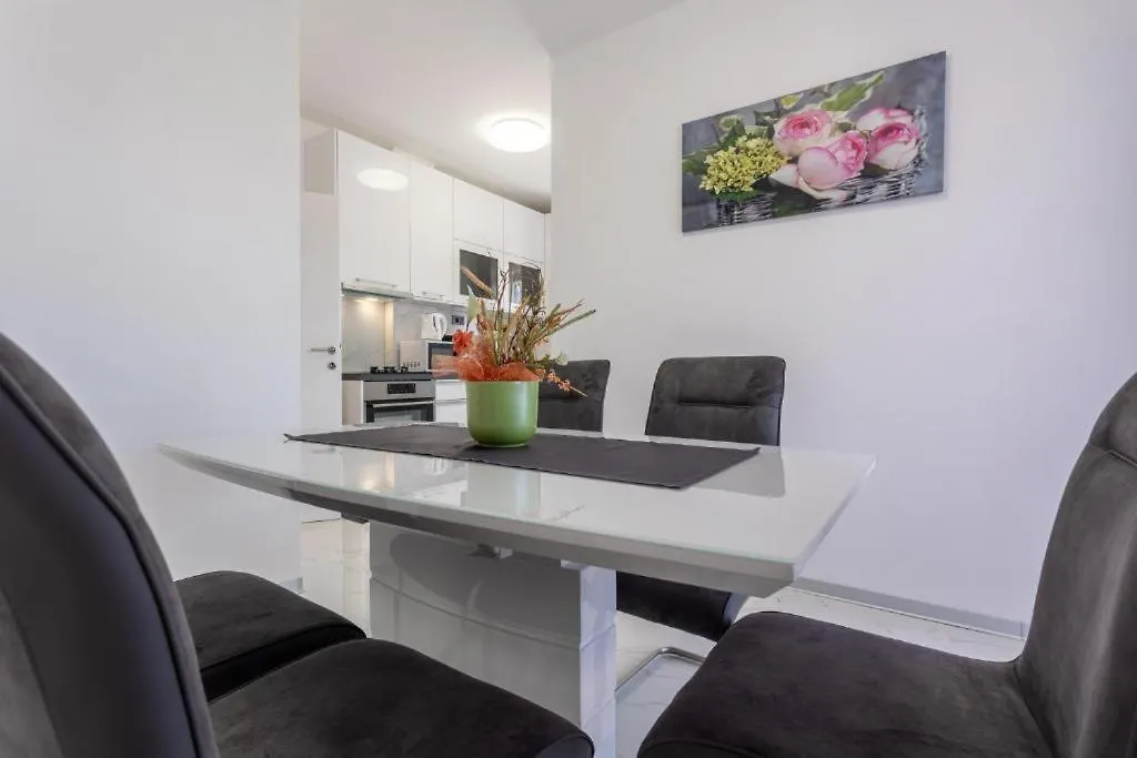 Apartman Naomi Krk Town Apartment