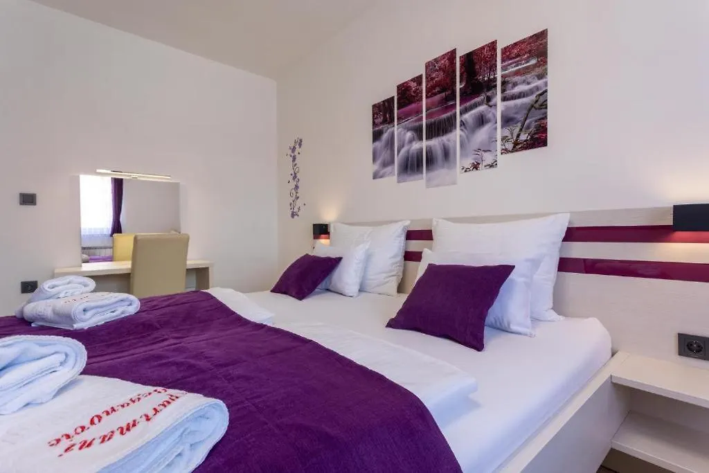 Apartment Apartman Naomi Krk Town