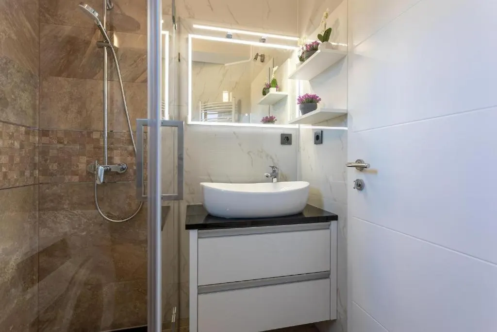 Apartment Apartman Naomi Krk Town